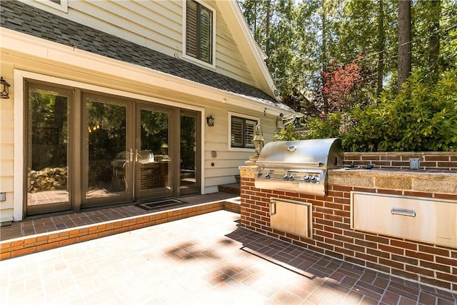 514 Riviera Dr, Lake Arrowhead, CA 92352 - view of patio with an outdoor kitchen