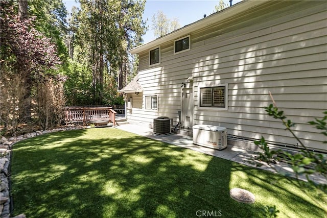 514 Riviera Dr, Lake Arrowhead, CA 92352 - back of house with a deck and a lawn