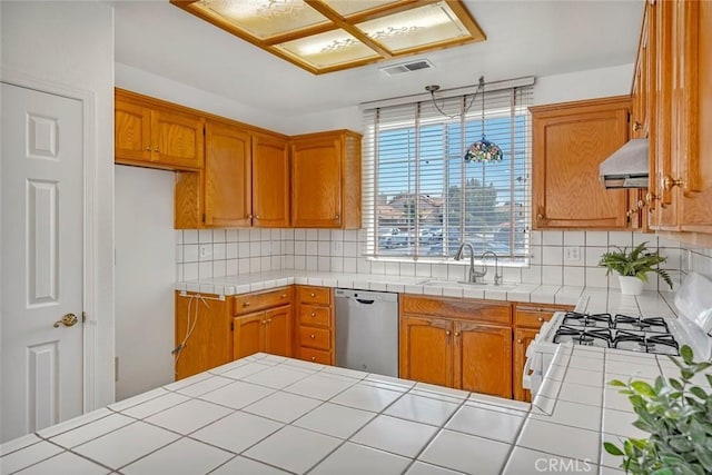 658 Tusky Ave, Los Banos, CA 93635 - kitchen with dishwasher, white gas range oven, under cabinet range hood, and tasteful backsplash