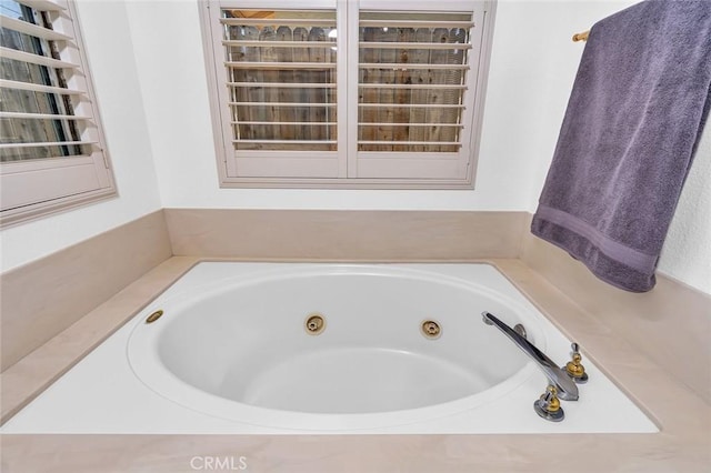 658 Tusky Ave, Los Banos, CA 93635 - full bathroom with a whirlpool tub