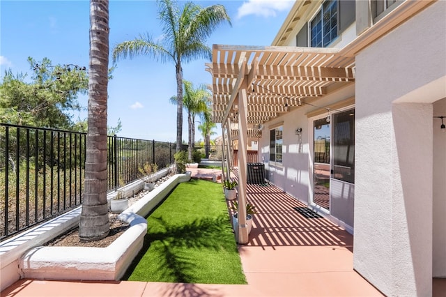 45339 Tiburcio Dr, Temecula, CA 92592 - fenced backyard with a patio
