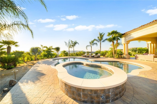 43650 La Cruz Dr, Temecula, CA 92590 - view of swimming pool with a patio and a pool with connected hot tub