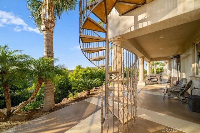 43650 La Cruz Dr, Temecula, CA 92590 - view of patio with stairs