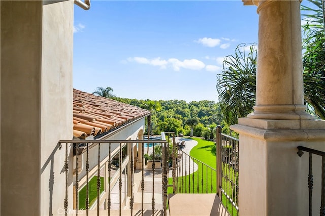 43650 La Cruz Dr, Temecula, CA 92590 - balcony with view of pool