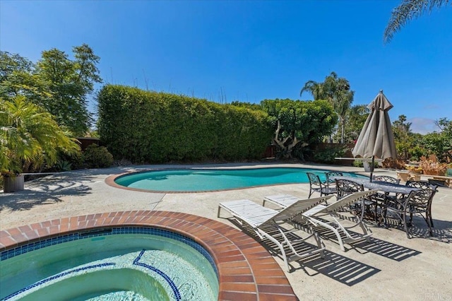 4635 Allende Ave, Oceanside, CA 92057 - view of pool featuring an in-ground hot tub and a patio area