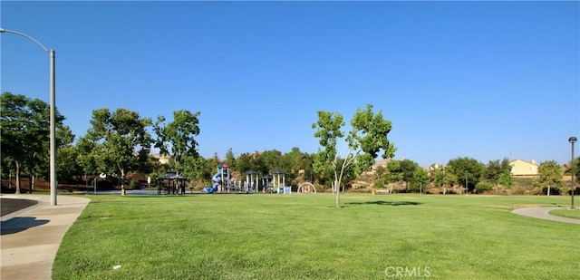 37575 Parkway Dr, Beaumont, CA 92223 - view of home's community with a yard
