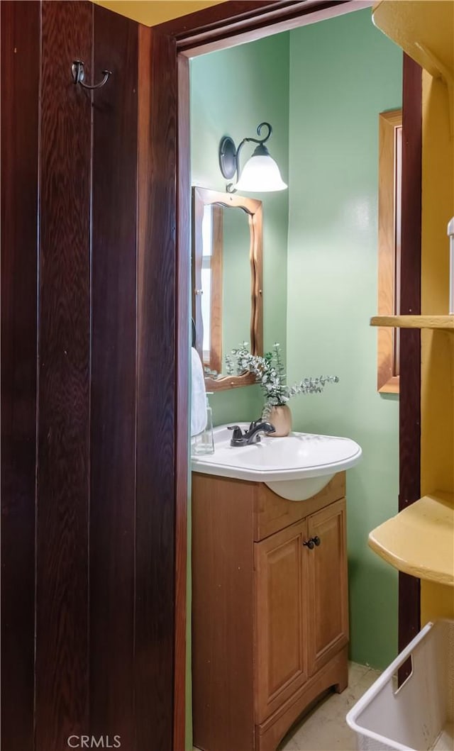 2 Chuckwagon Rd, Rolling Hills, CA 90274 - bathroom featuring vanity