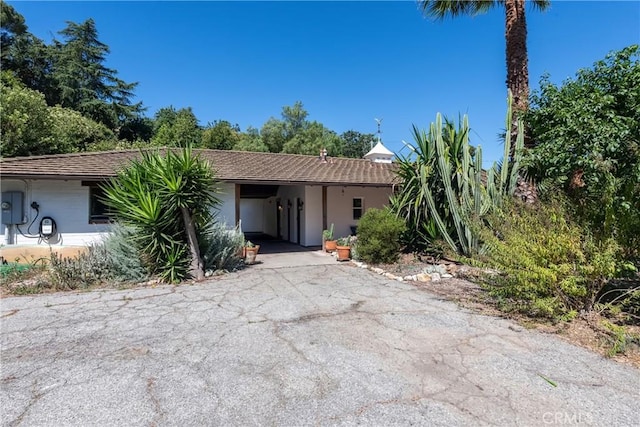 2 Chuckwagon Rd, Rolling Hills, CA 90274 - view of front of property featuring a carport and driveway