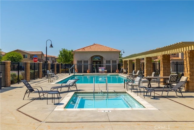 157 Ambrosia Ct, Perris, CA 92571 - community pool with a community hot tub and a patio