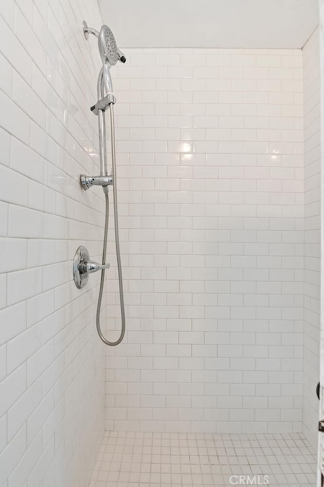 14348 Emelita St, Sherman Oaks, CA 91401 - bathroom featuring a tile shower