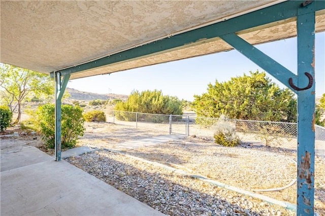 5772 Arrowhead Lake Rd, Hesperia, CA 92345 - view of yard featuring a patio