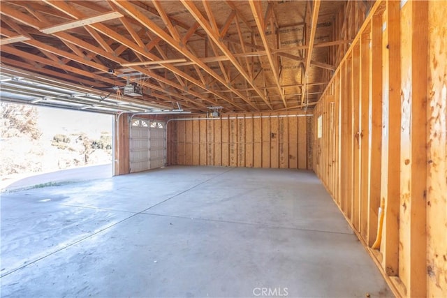 5772 Arrowhead Lake Rd, Hesperia, CA 92345 - view of garage