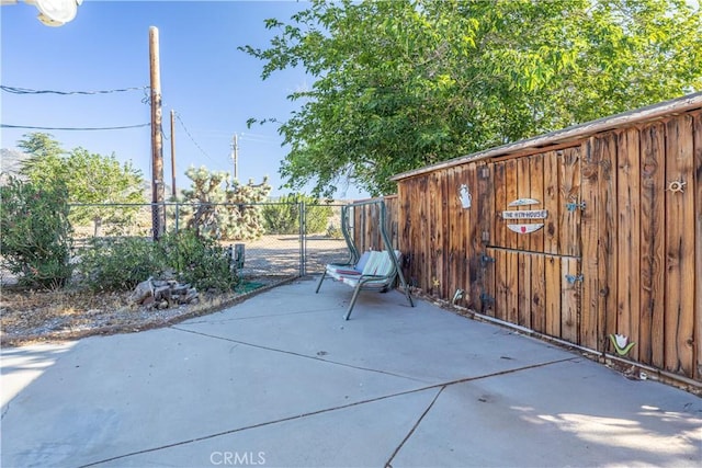 5772 Arrowhead Lake Rd, Hesperia, CA 92345 - view of patio / terrace