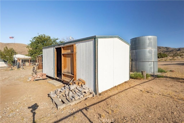 5772 Arrowhead Lake Rd, Hesperia, CA 92345 - view of outdoor structure featuring a mountain view