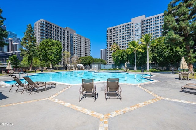 800 W 1st St Unit 1701, Los Angeles, CA 90012 - community pool with a patio