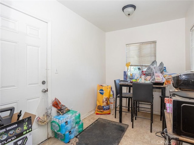 13114 S Main St, Los Angeles, CA 90061 - dining room with an office area
