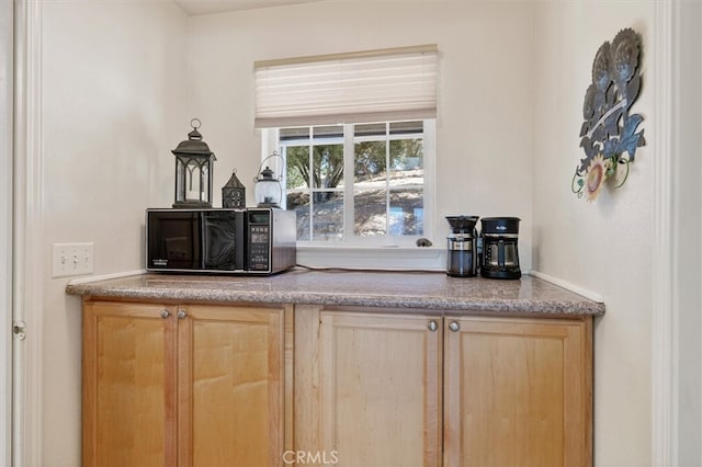 45337 Valley Oak Dr, Ahwahnee, CA 93601 - bar featuring black microwave