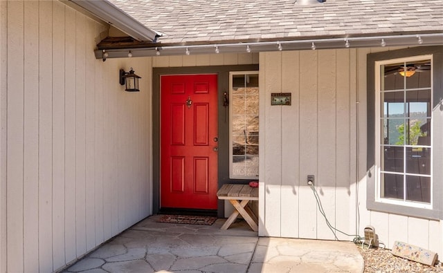 45337 Valley Oak Dr, Ahwahnee, CA 93601 - property entrance with roof with shingles