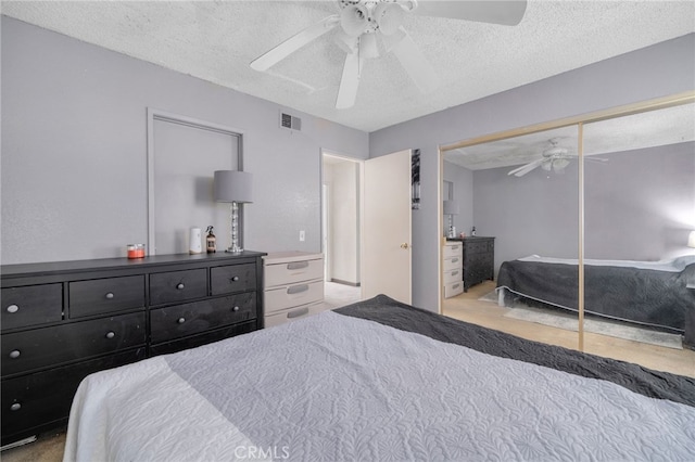 11286 Parkside Ln Unit 22, Garden Grove, CA 92843 - bedroom featuring a textured ceiling, ceiling fan, and a closet