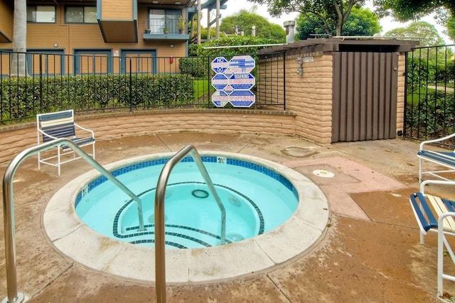 4015 Canario St Unit E, Carlsbad, CA 92008 - view of pool featuring a hot tub and a swimming pool