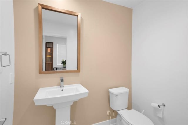 9958 Artesia Blvd Unit 1003, Bellflower, CA 90706 - bathroom featuring toilet and baseboards