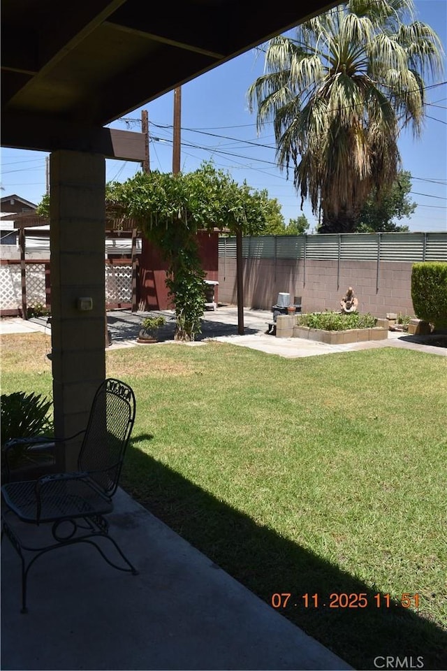 1331 Bothwell Ave, Colton, CA 92324 - view of yard with a patio area