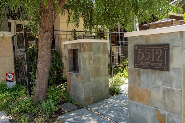 5512 Ranchito Ave, Sherman Oaks, CA 91401 - view of gate