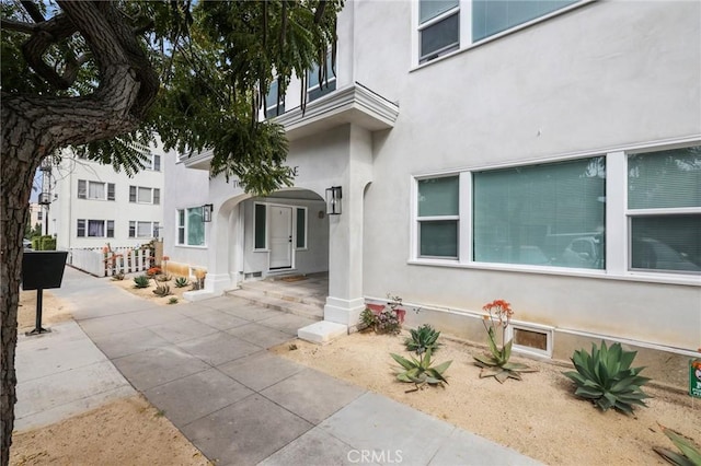 1221 E 1st St, Long Beach, CA 90802 - view of exterior entry featuring stucco siding