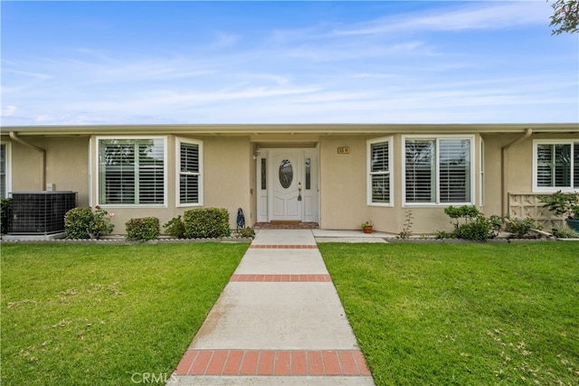 13311 Twin Hills Rd Unit 55H, Seal Beach, CA 90740 - view of front of property with stucco siding and a front yard