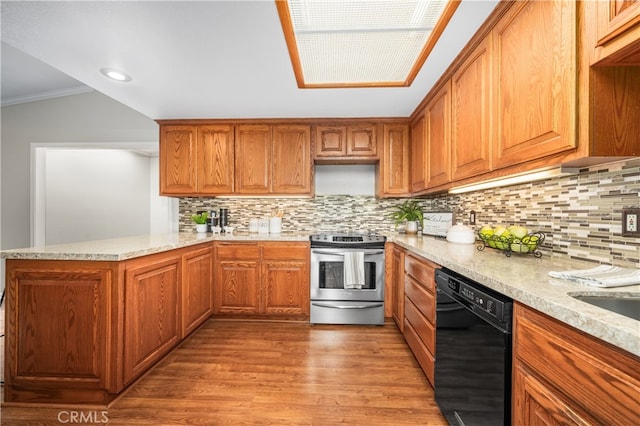 13311 Twin Hills Rd Unit 55H, Seal Beach, CA 90740 - kitchen featuring stainless steel electric stove, dishwasher, light wood-style flooring, a peninsula, and ornamental molding