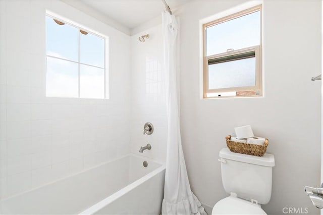 1009 Price Canyon Rd, Pismo Beach, CA 93449 - full bathroom featuring shower / bath combination with curtain and toilet