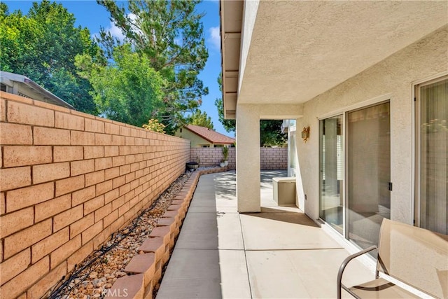 11246 Pleasant Hills Dr, Apple Valley, CA 92308 - fenced backyard with a patio