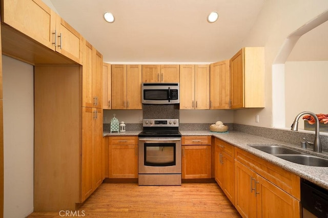 8851 Sonora Rd, Phelan, CA 92371 - kitchen featuring stainless steel appliances, light wood-type flooring, recessed lighting, and light countertops
