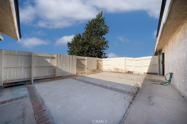8851 Sonora Rd, Phelan, CA 92371 - fenced backyard featuring a patio