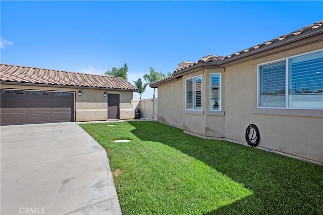 41798 Aviv Ct, Murrieta, CA 92562 - view of grassy yard featuring driveway
