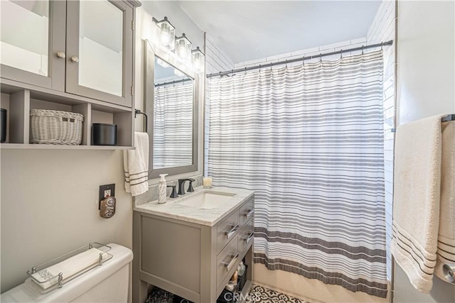 8638 Yorktown Ave, Los Angeles, CA 90045 - bathroom featuring vanity and a shower with shower curtain