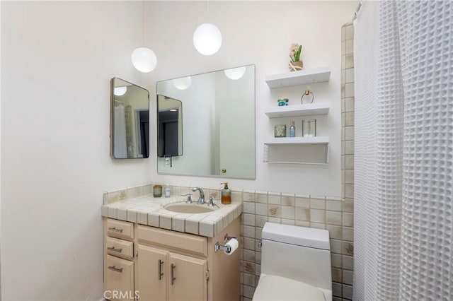 2911 Walker Lee Dr, Rossmoor, CA 90720 - full bath with vanity, tile walls, and curtained shower
