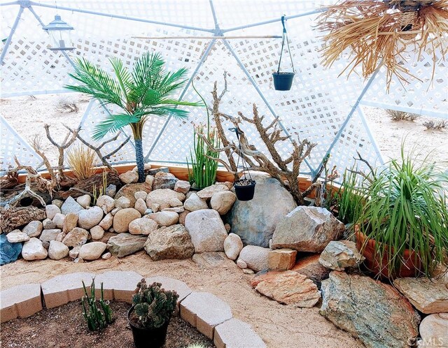 377 Sunny Vista Rd, Landers, CA 92285