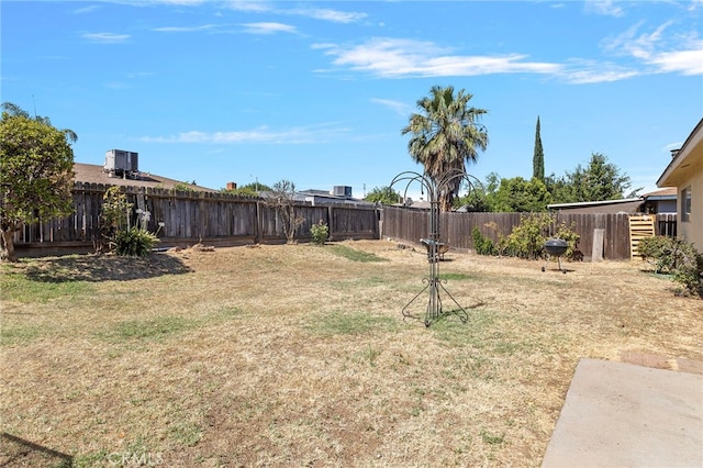 2151 W Pico Ave, Fresno, CA 93705 - view of fenced backyard