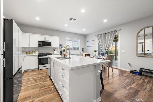 3558 Mt San Gorgonia Ave, Rosamond, CA 93560 - kitchen featuring appliances with stainless steel finishes, light wood-type flooring, plenty of natural light, and recessed lighting
