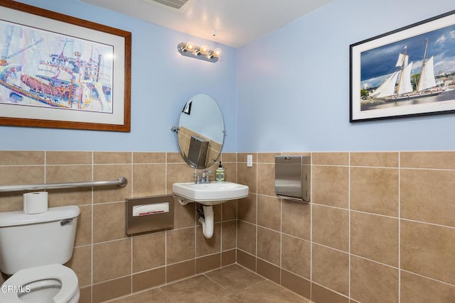 274 S Prospect Ave, Tustin, CA 92780 - bathroom featuring tile walls and a wainscoted wall