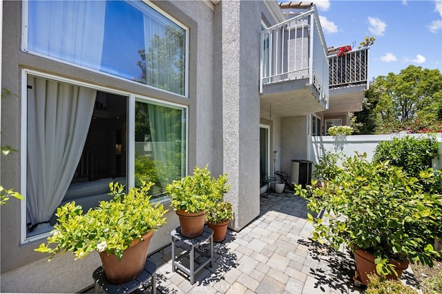 29426 Via Napoli Unit 121, Laguna Niguel, CA 92677 - property entrance with stucco siding, a patio area, and a balcony