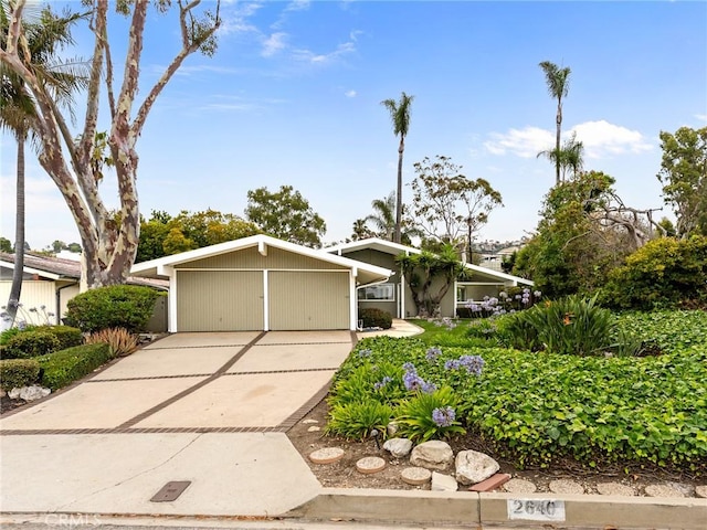 2640 Via Anacapa, Palos Verdes Estates, CA 90274 - mid-century inspired home featuring concrete driveway