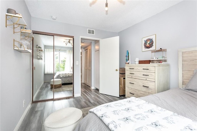 7800 Topanga Canyon Blvd Unit 324, Canoga Park, CA 91304 - bedroom with wood finished floors, a closet, ceiling fan, and a textured ceiling