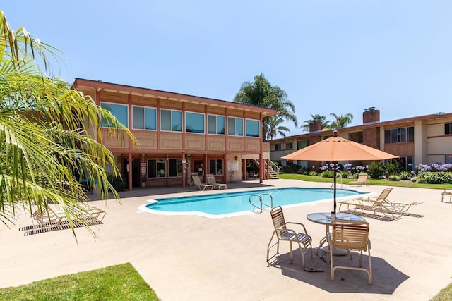6812 Hyde Park Dr Unit G, San Diego, CA 92119 - community pool with stairs and a patio area