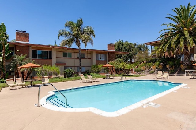 6812 Hyde Park Dr Unit G, San Diego, CA 92119 - community pool with a patio