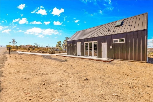 61850 Alta Mura Dr, Joshua Tree, CA 92252 - back of house featuring french doors