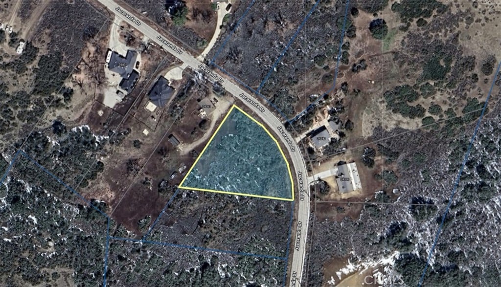 24351 Jacaranda Dr, Tehachapi, CA 93561