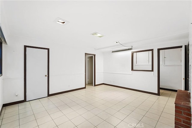 2511 W 5th St, Los Angeles, CA 90057 - empty room featuring baseboards