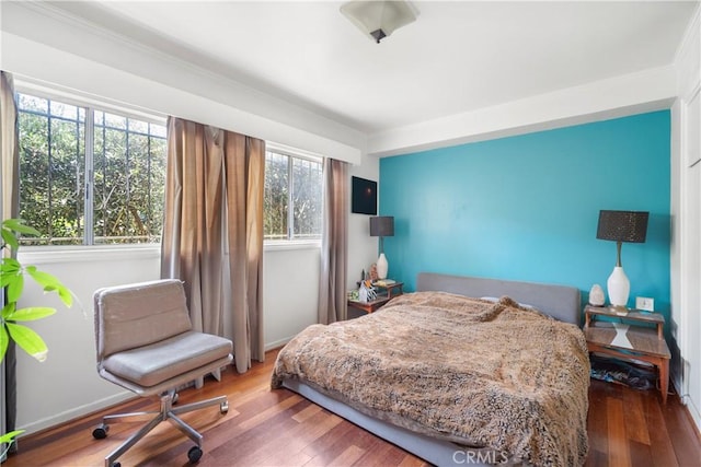 2511 W 5th St, Los Angeles, CA 90057 - bedroom featuring hardwood / wood-style flooring and baseboards